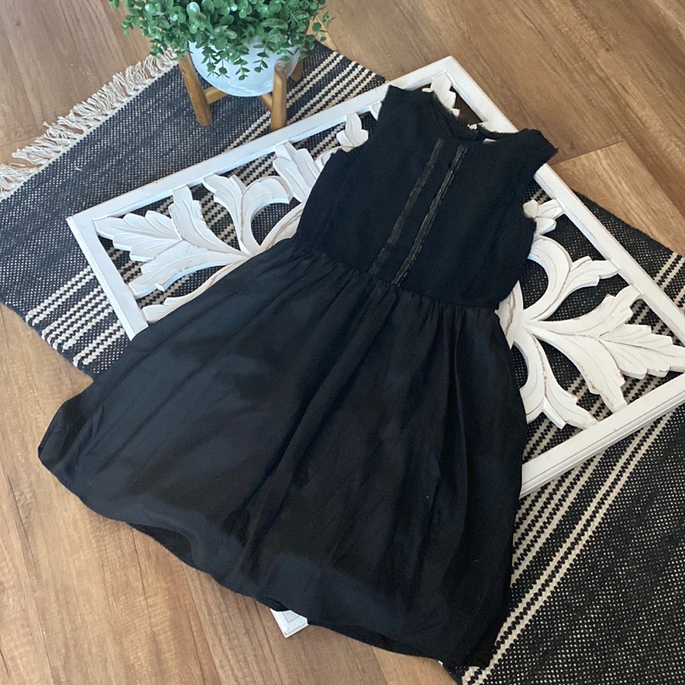 Jessica Simpson black dress size 6.